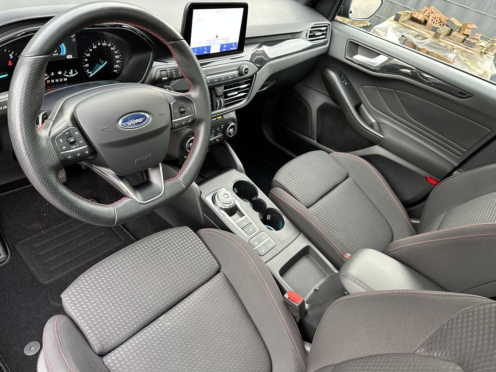 Fahrzeugabbildung Ford Focus 1.5 EB Aut. ST-Line NAV+LED+PANO+B&O+KAM