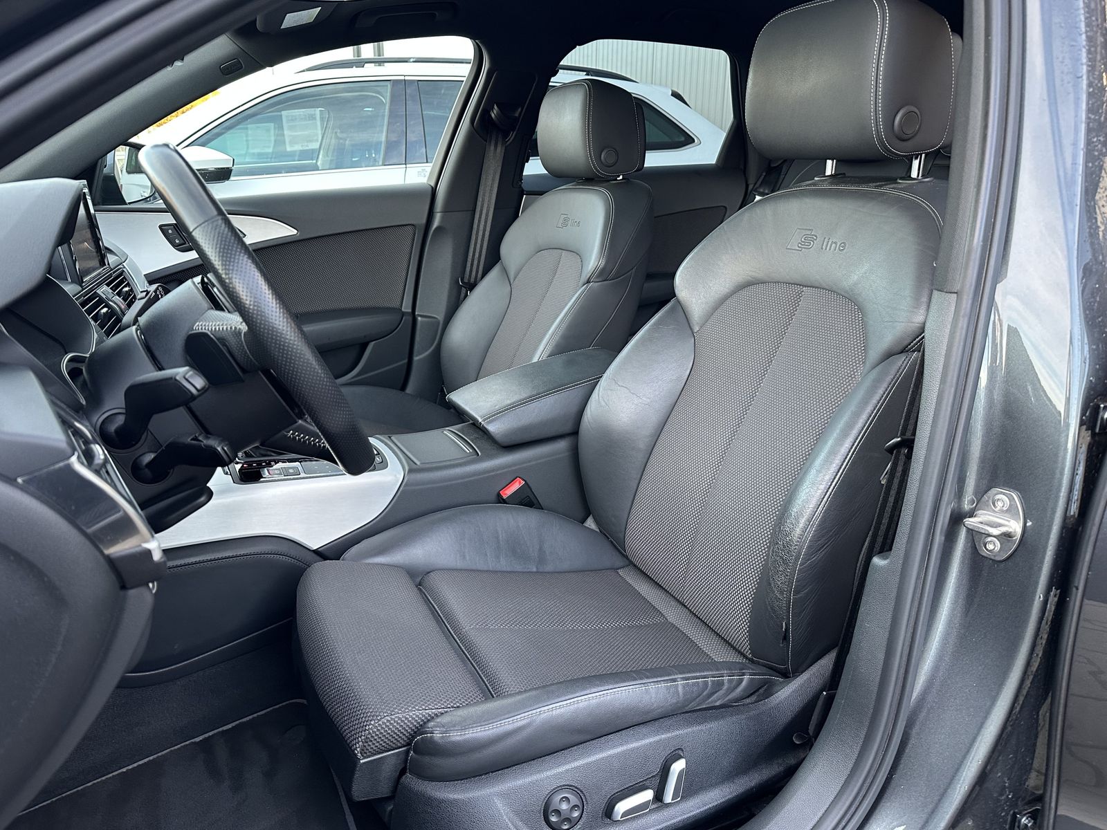 Fahrzeugabbildung Audi A6 Avant 3.0 TDI S-Line LUFTFEDERUNG+PANO+BOSE