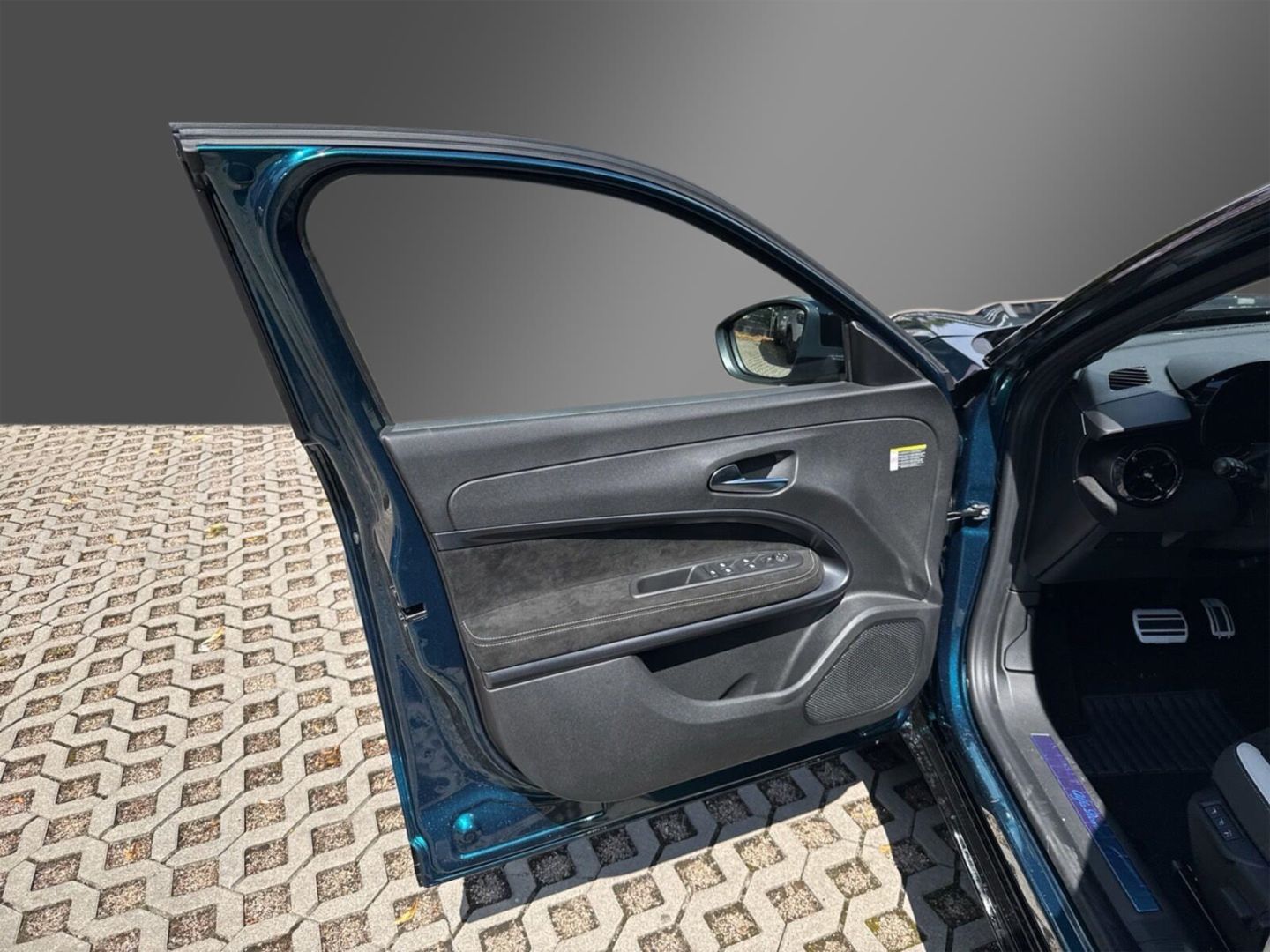 Fahrzeugabbildung Alfa Romeo Junior Ibrida Sport Speciale 1,2 VGT 107kW MY26