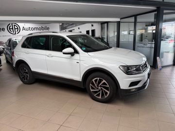 Volkswagen Tiguan - 1