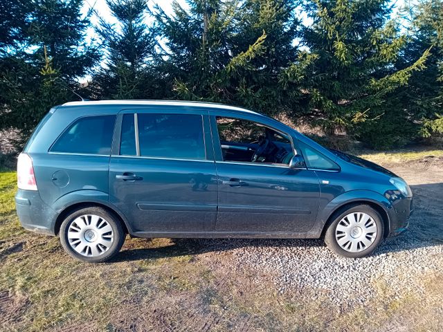 Opel Zafira B Klima Navi a.AHK 7 Sitze Zahnriemen neu