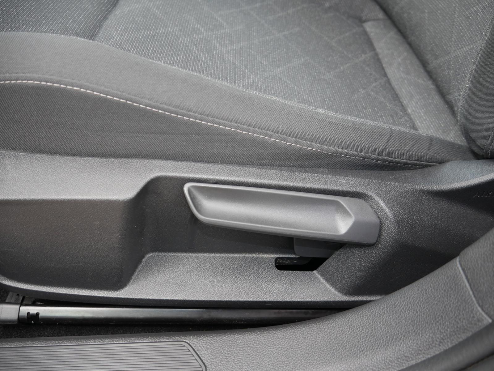 Volkswagen Golf VIII 1.0 TSI Life NAVI ACC SITZHZG LED MFL, миниатюра 11
