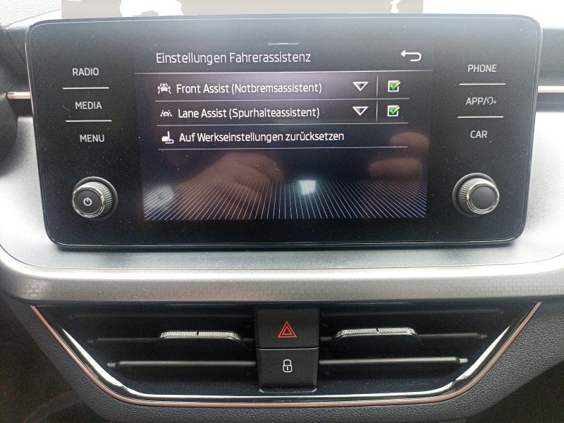 Fahrzeugabbildung SKODA Scala 1.0 TSI Style DSG PDC+LED+WINTER-PAK+SMART