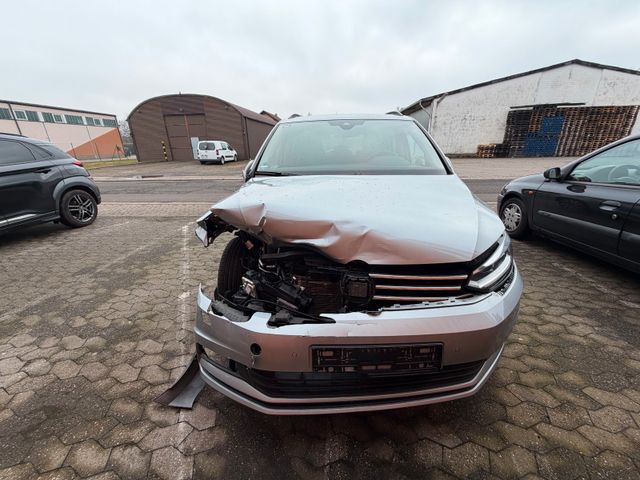 Volkswagen Touran Trendline*7Sitzer*SitzHZ*Kamera*TAXI*