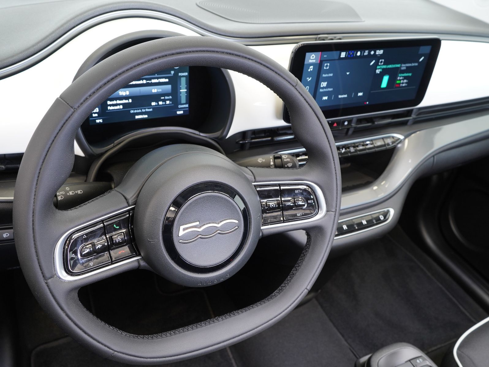 Fahrzeugabbildung Fiat 500e Cabrio 87KW/42kWh/DC-LADEN/CARPLAY/DAB