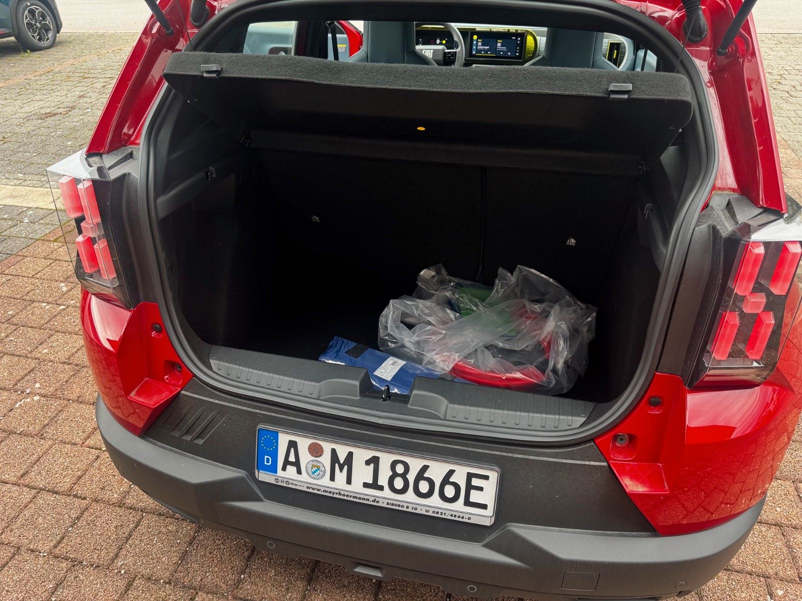 Fahrzeugabbildung Fiat Grande Panda (RED) 44 kWh DAB PDC Elektro