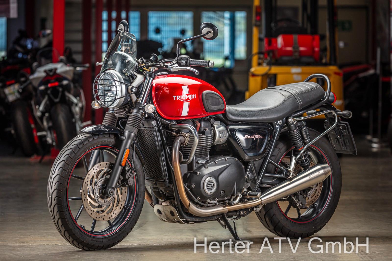 Triumph Street Twin