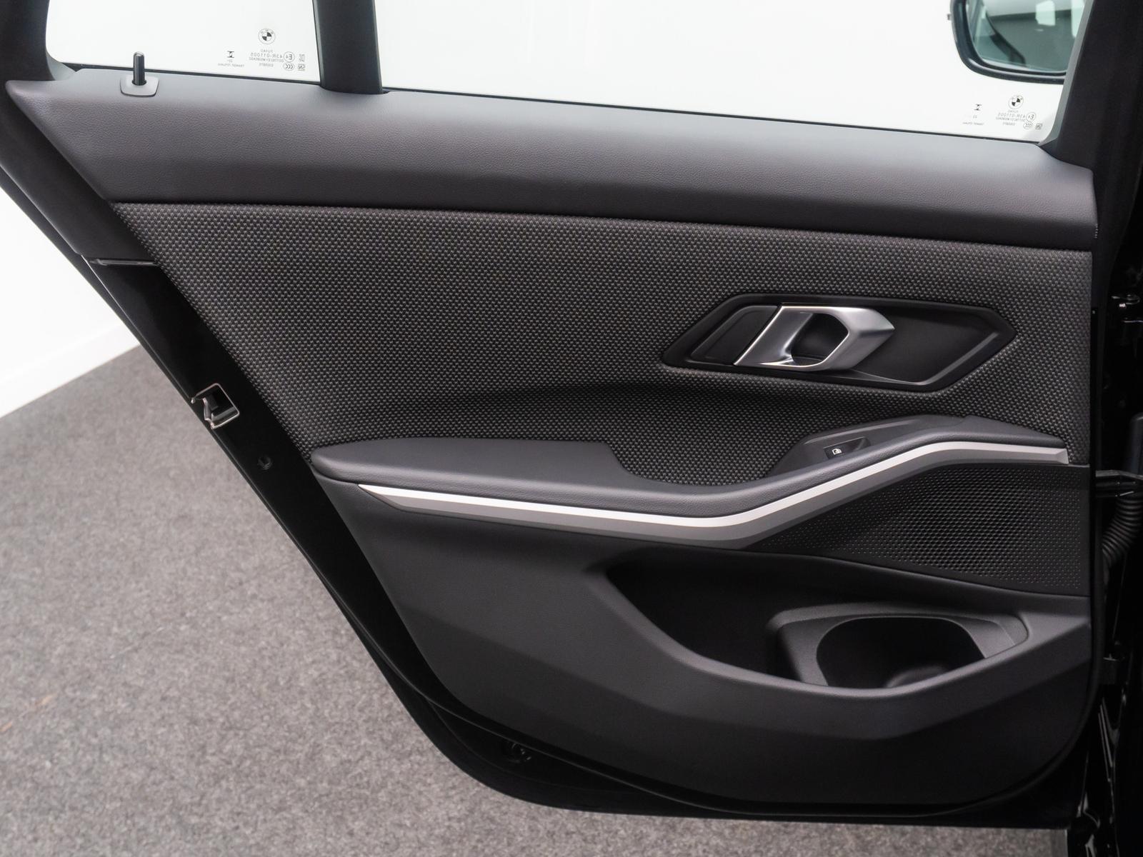 BMW 3 Series i GeschwindigReg DAB Cockpit+ PDC Widscreen, миниатюра 30