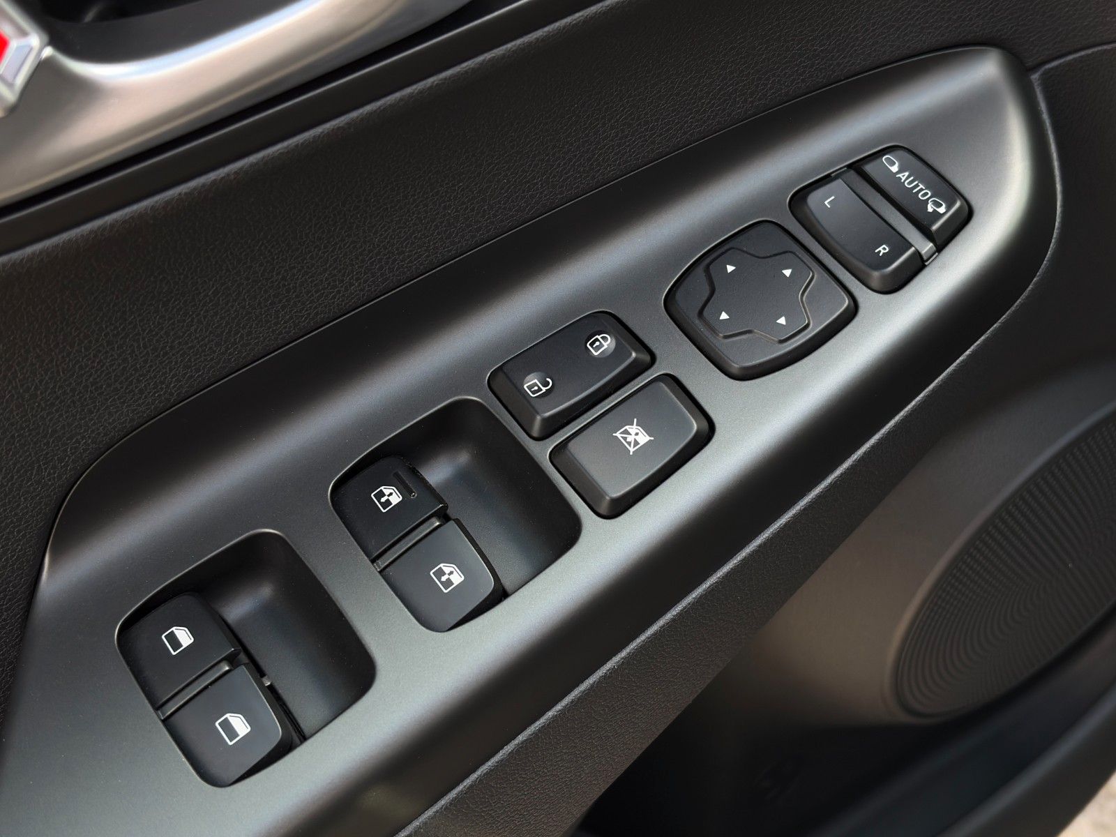 Fahrzeugabbildung Hyundai KONA E Trend SHZ LHZ ACC LKA LFA CarPl. LED WiFi