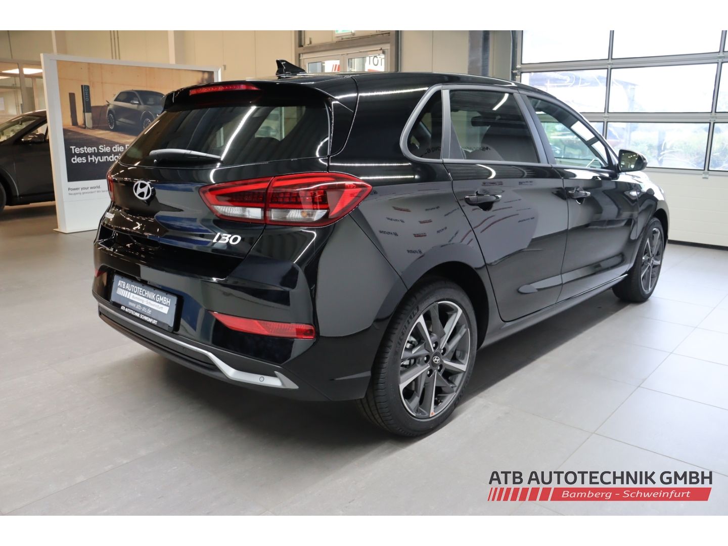 Fahrzeugabbildung Hyundai i30 Advantage 1.5 T-GDi 48V 140PS M/T Navi LED A