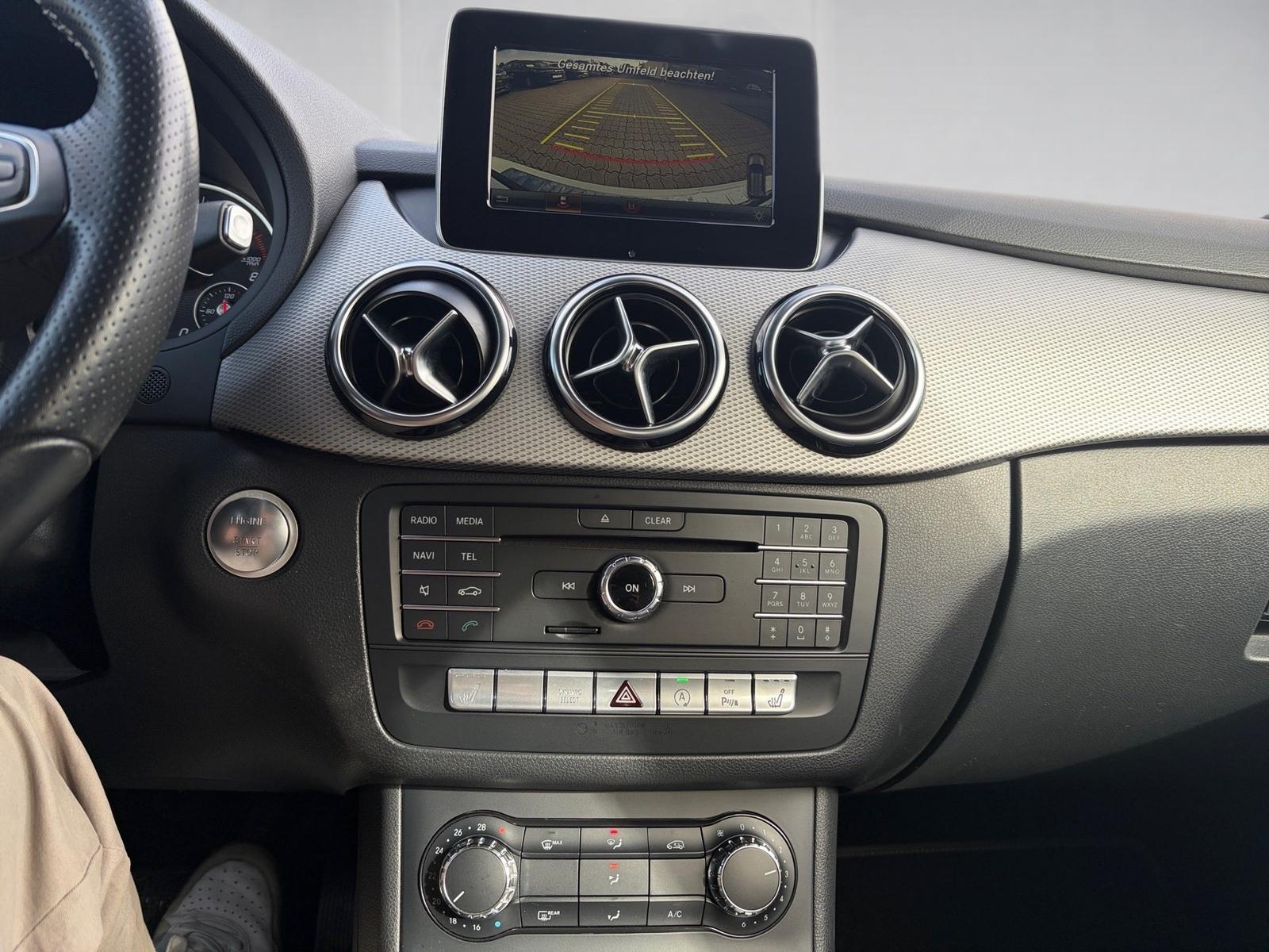Mercedes-Benz B 180 1.6 L Edition B DSG RFK NAVI SHZ GRA PDC