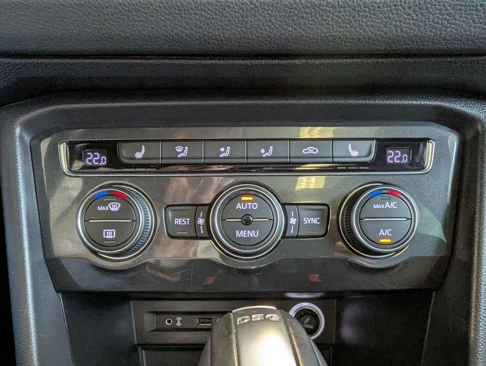 VW Tiguan 2.0 TDI DSG 4M 2x R-Line Pano HUD AHK 20" - Image 25