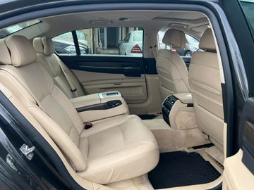 BMW 750 - 4