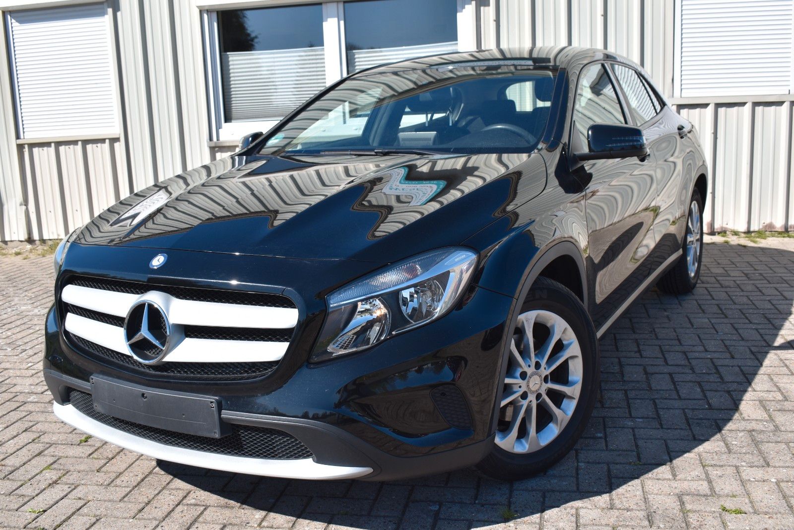 MERCEDES-BENZ GLA 180