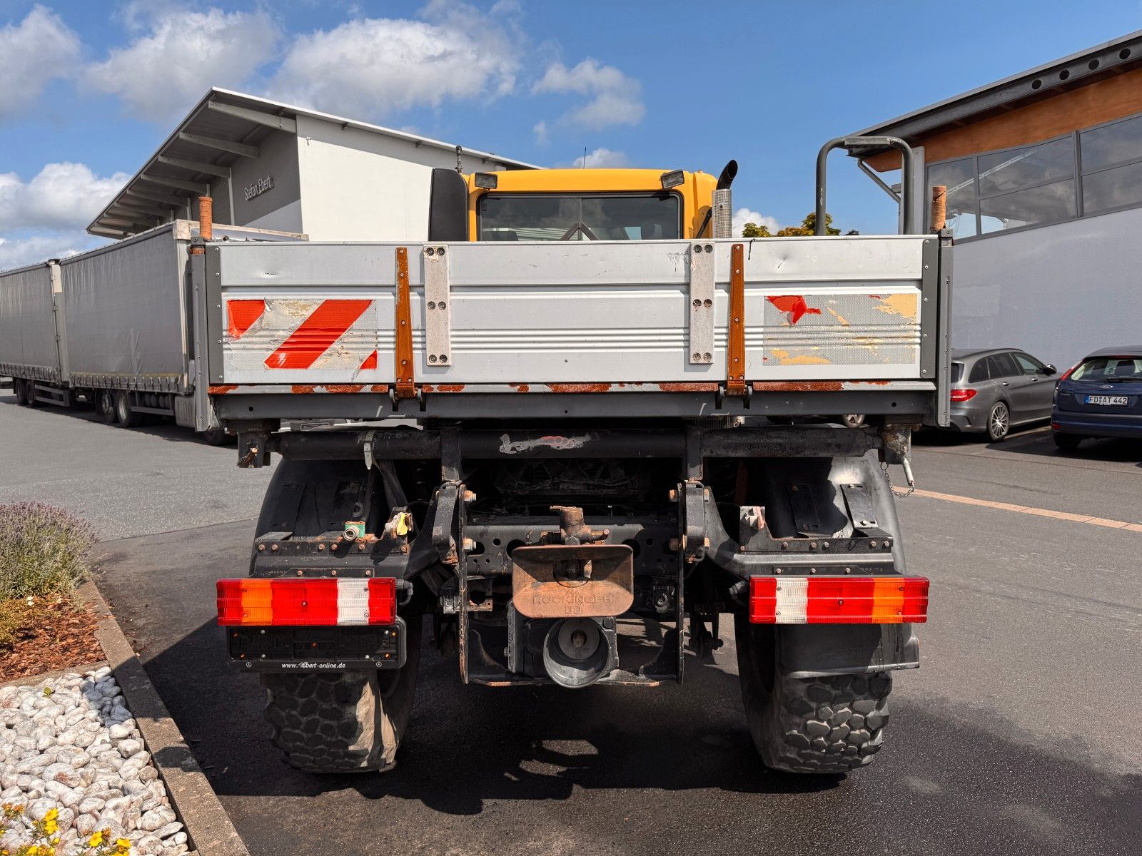 Fahrzeugabbildung Mercedes-Benz Unimog U300 4x4 Vario-Pilot
