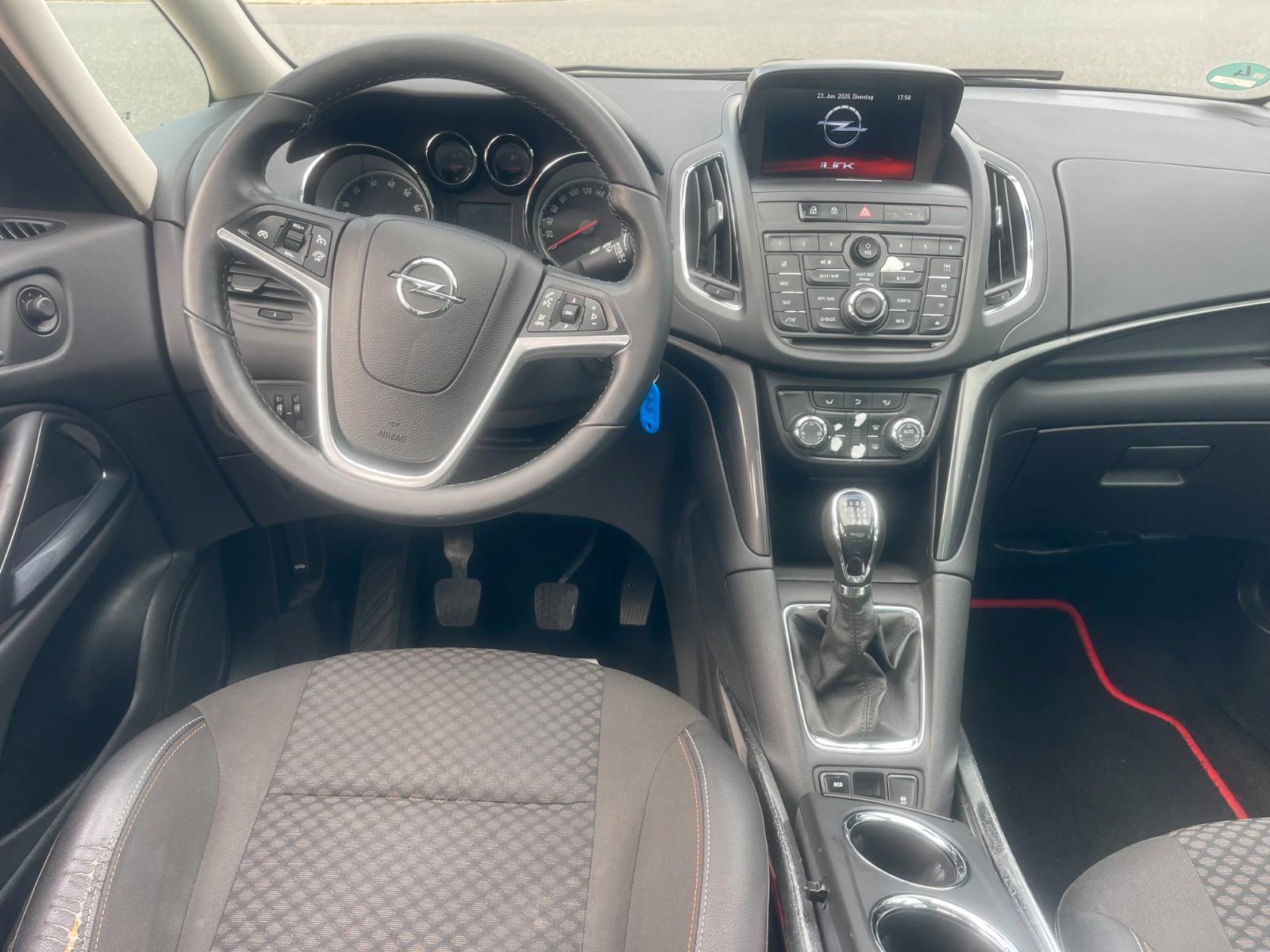 Opel Zafira 2015 — фото 10