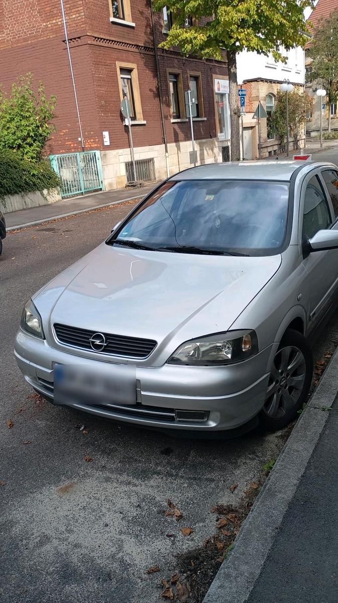 Opel Astra 2004 — rear view