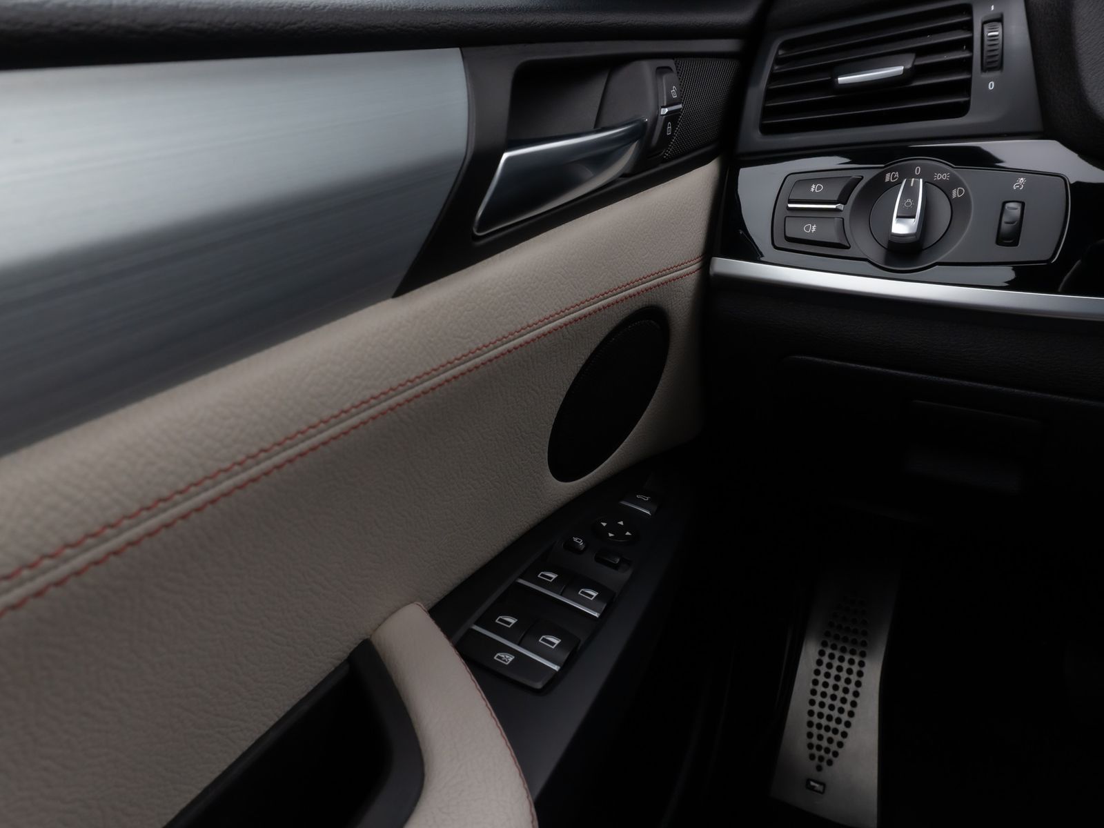 Fahrzeugabbildung BMW X3 xD35d M Sport Panorama Kamera HUD HiFi Komfor