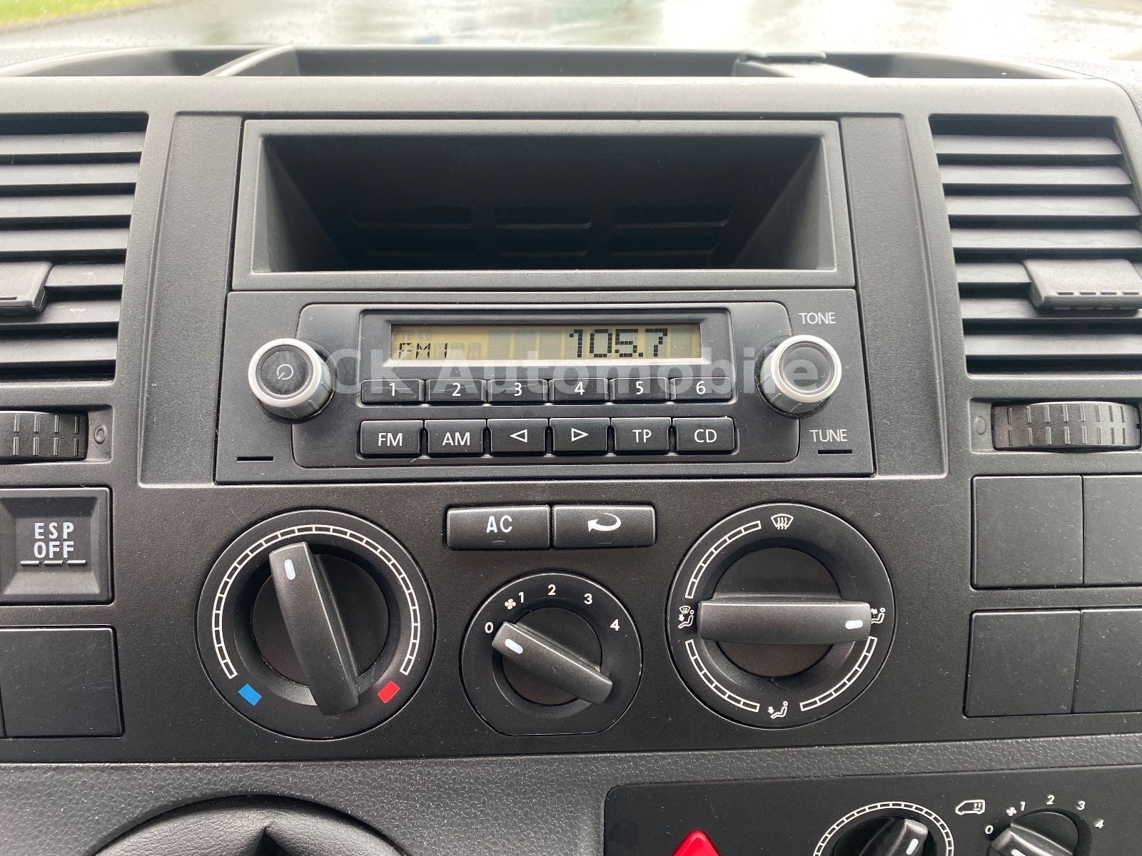Fahrzeugabbildung Volkswagen T5 Transporter Kombi 1.9 TDI/9 Sitze/Klima/AHK