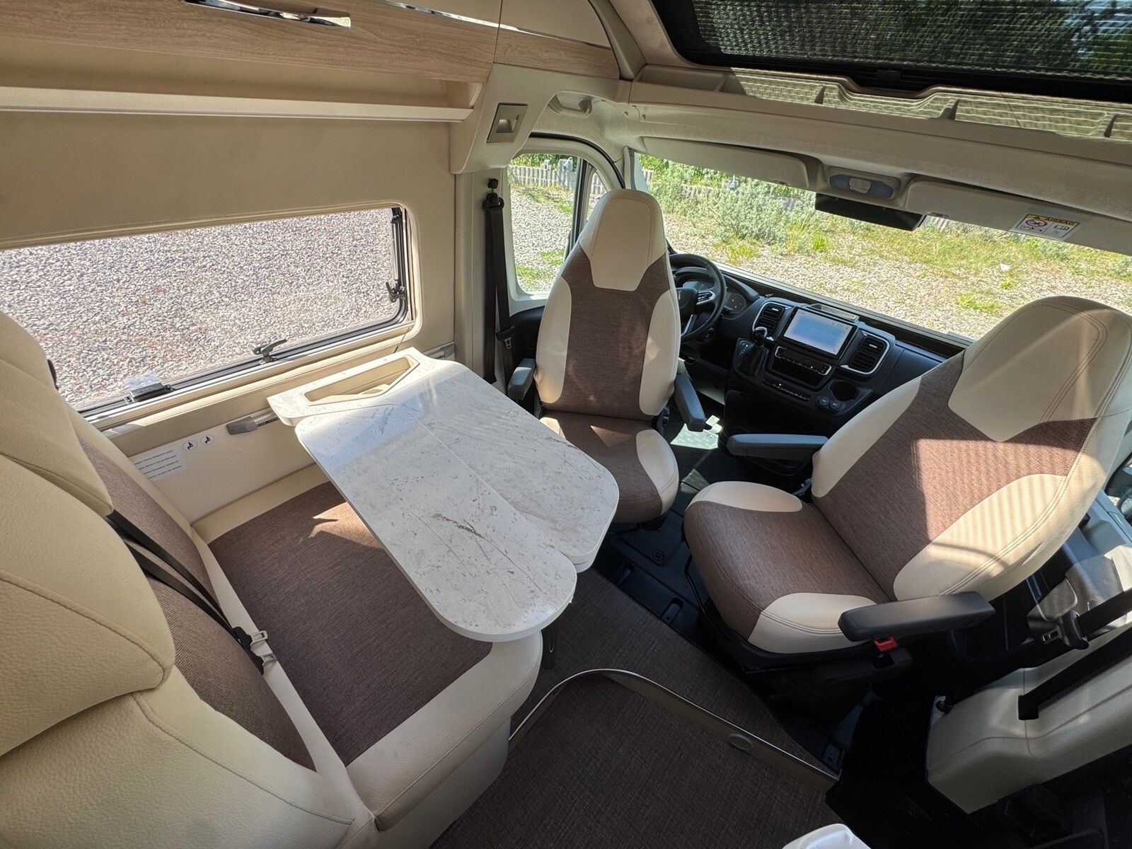 Fahrzeugabbildung Eura Mobil Van V 635 EB 180 PS, Automatik, Panoramadach