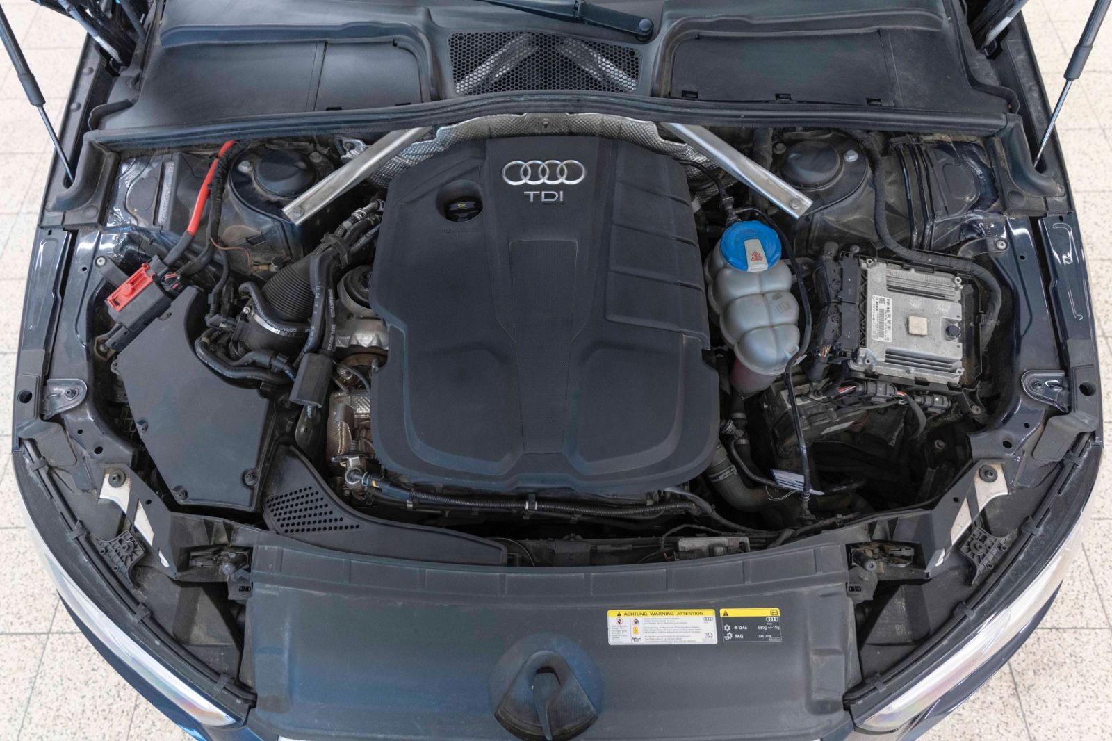Fahrzeugabbildung Audi A4 Avant Quattro H&K ACC TOTW SHZ PDC NAV