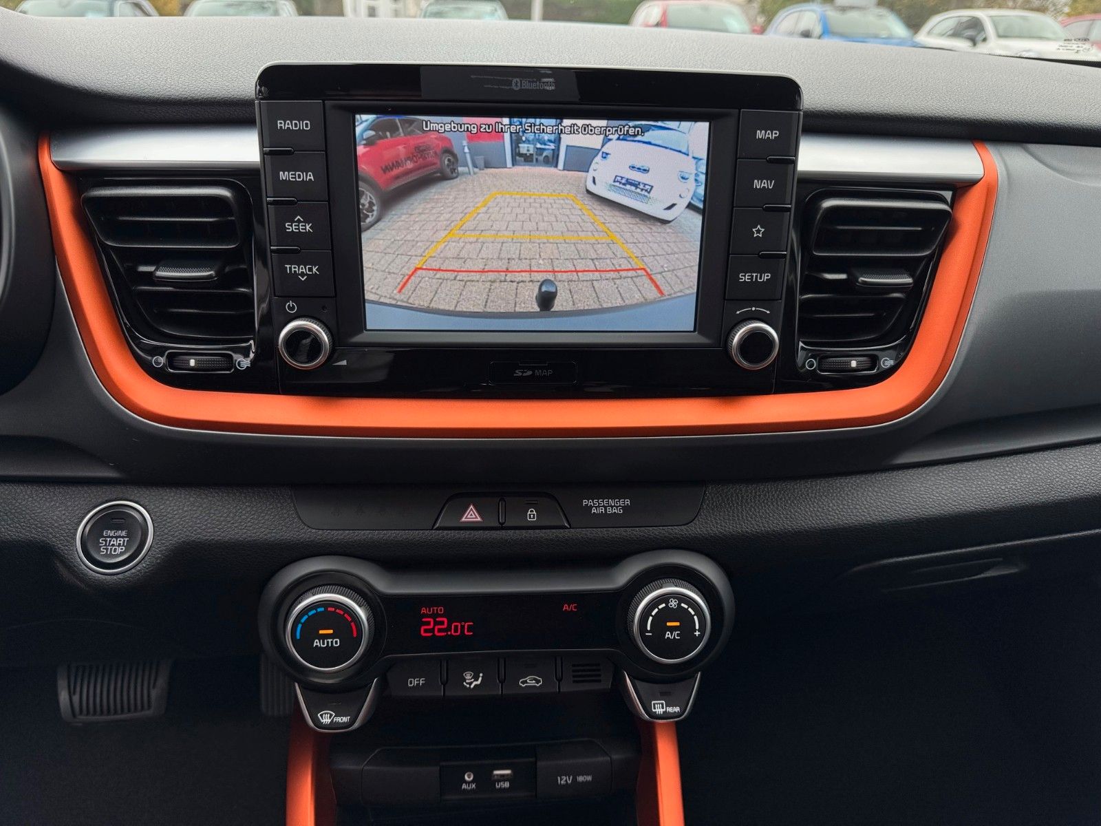 Fahrzeugabbildung Kia Stonic Spirit Automatik NAVI AHK KAMERA SITZHEIZ