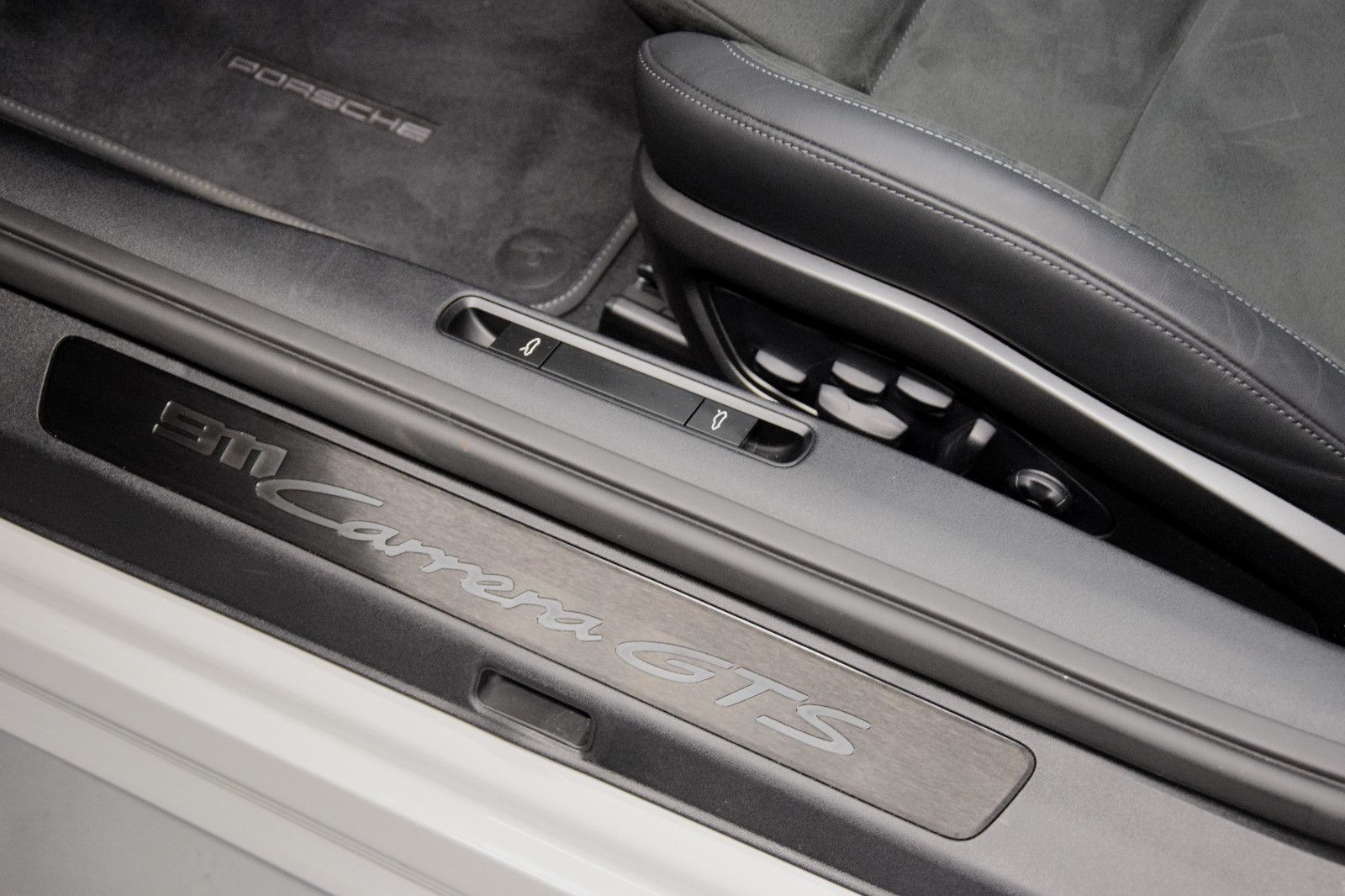 Fahrzeugabbildung Porsche 911 / 992.2 Carrera GTS T-Hybrid Lift Pano PDLS+
