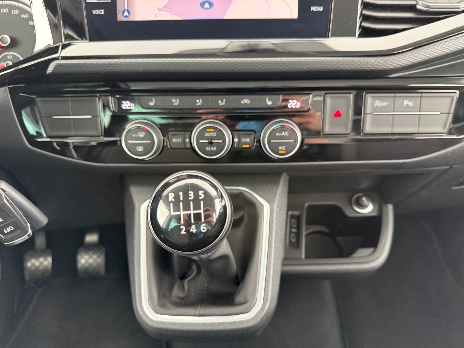 Volkswagen T6.1 2.0 TDI 4MO Multivan Generation Six LED NAV foto 17