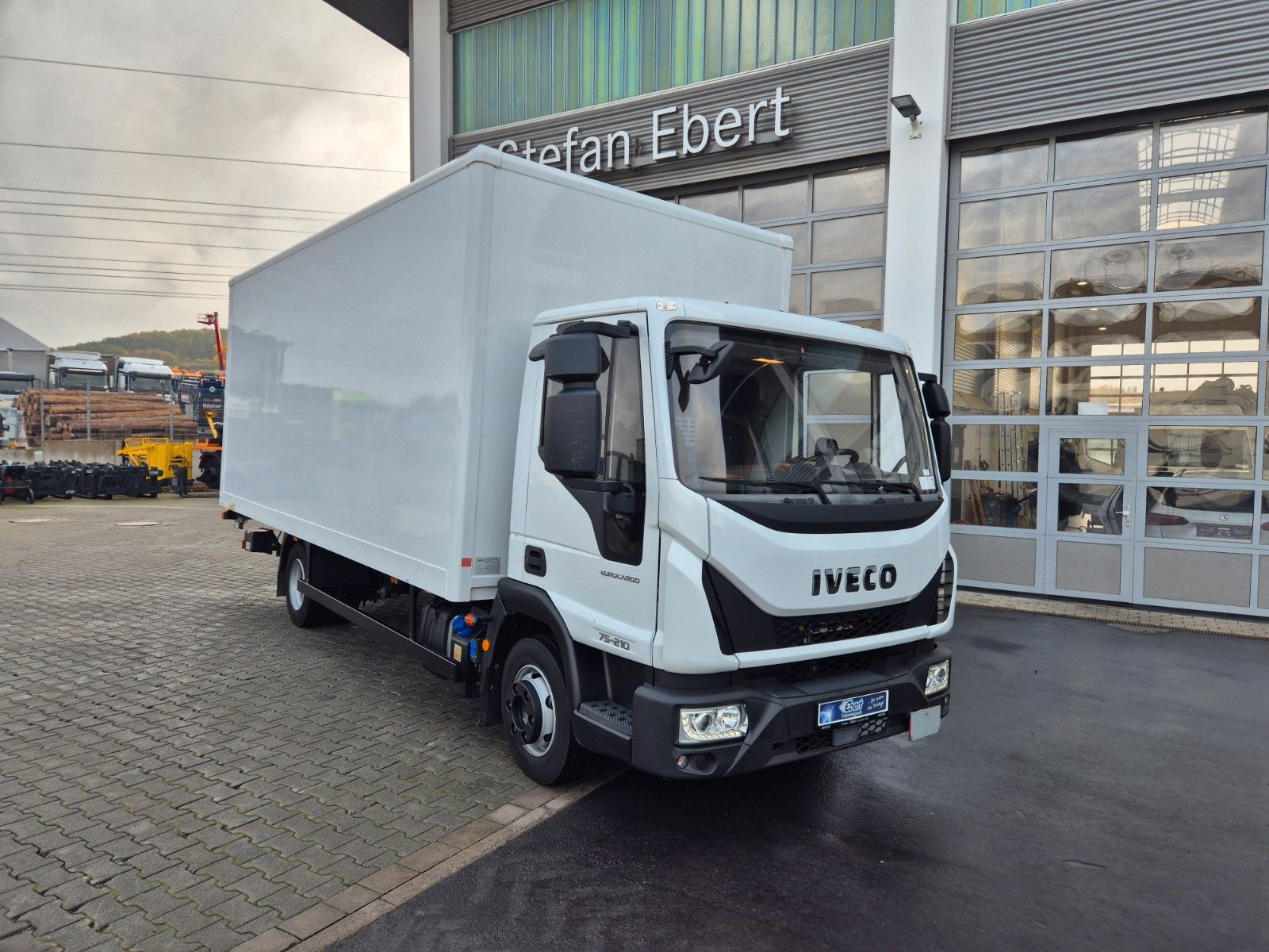 Fahrzeugabbildung Iveco Eurocargo 75-210 Koffer LBW