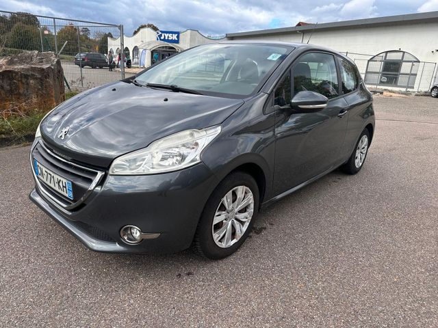 Peugeot 208 Active/Klima/Navi/