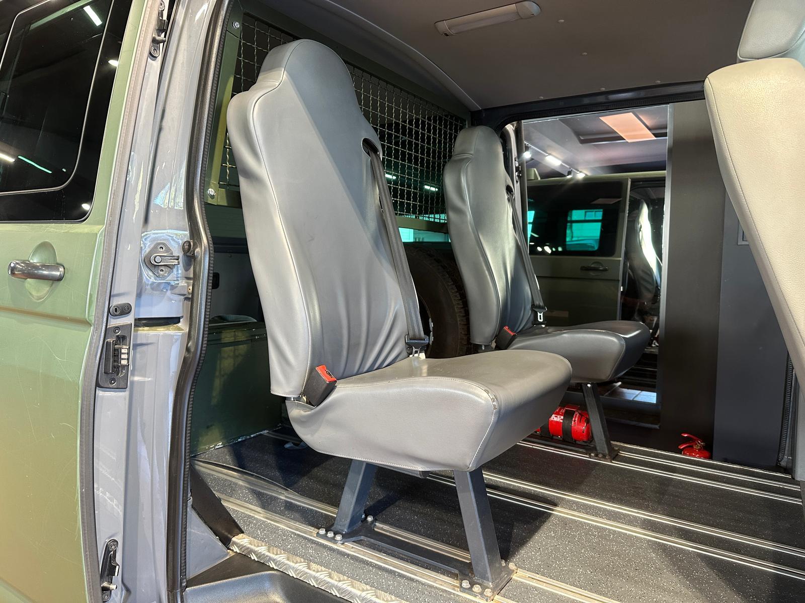 Volkswagen T5 WIDDER 4MOTION KURZ SEIKEL ROCKTON BUNDESWEHR
