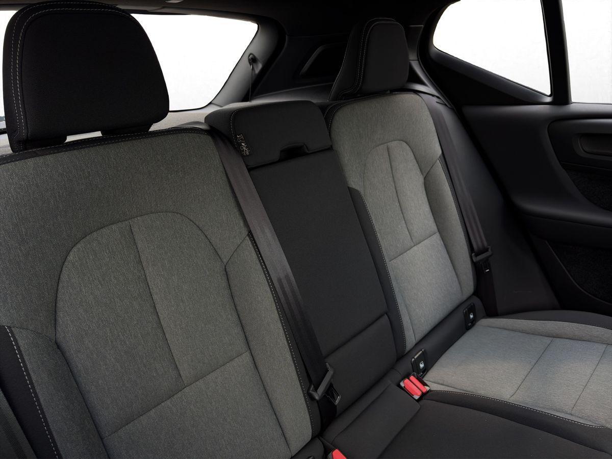 Volvo XC40 B3 Black Edition Plus, AHK Pano 20"LM-Felge