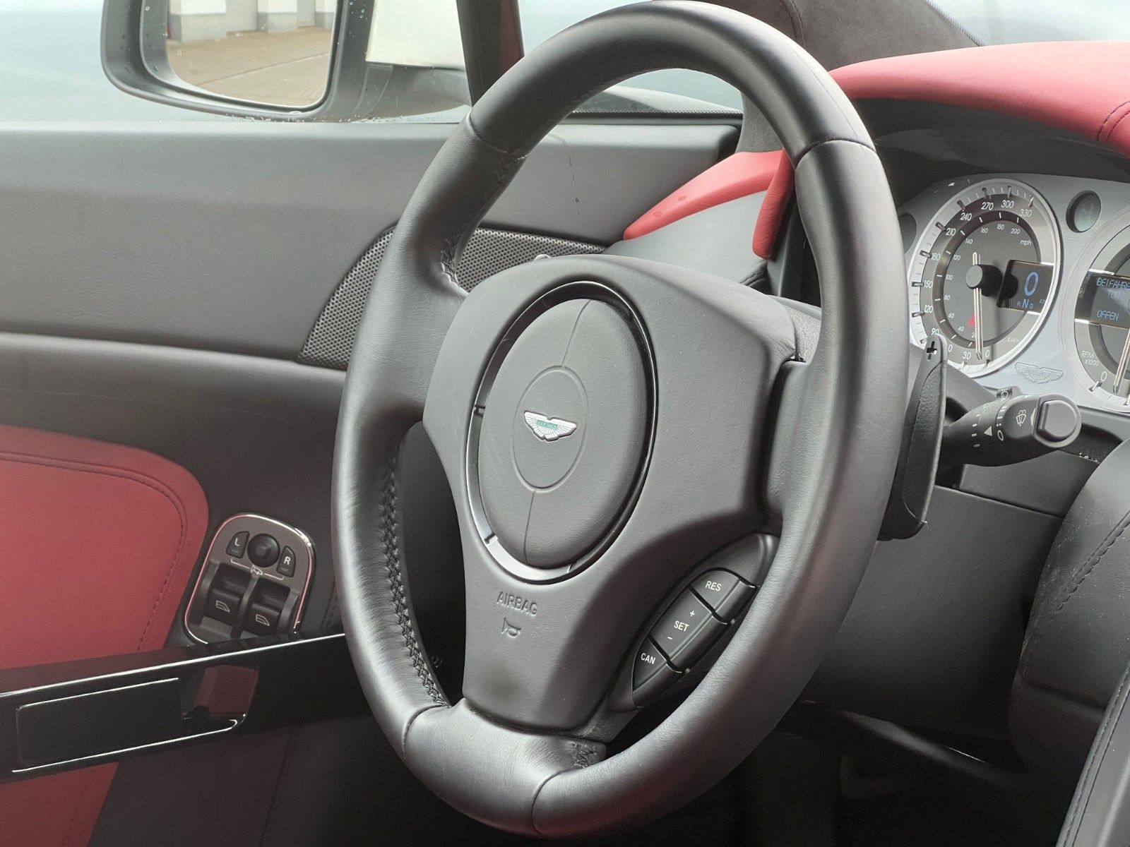 Fahrzeugabbildung Aston Martin V8 Vantage Coupe*RFK nur 18TKM*wie NEU