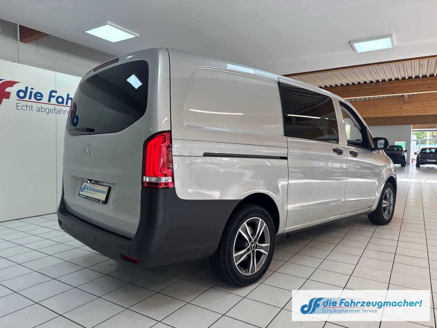 Fahrzeugabbildung Mercedes-Benz Vito Tourer 119 CDI 4x4 lang Navi LED Blendfrei