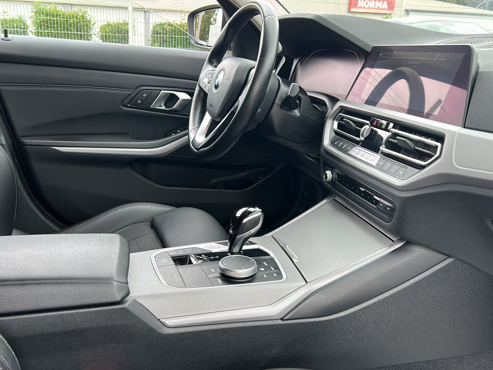Fahrzeugabbildung BMW 318d Touring Advantage