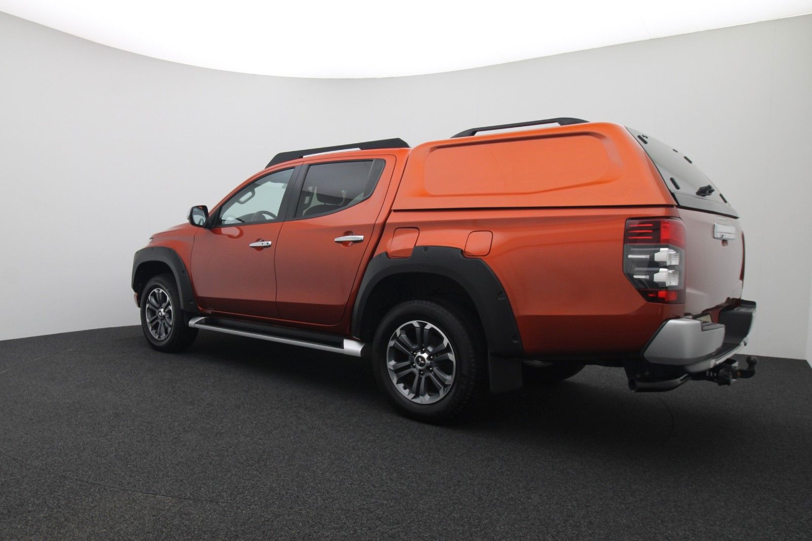 Fahrzeugabbildung Mitsubishi L200 TOP 2,2 DI-D AT DoKa 4WD