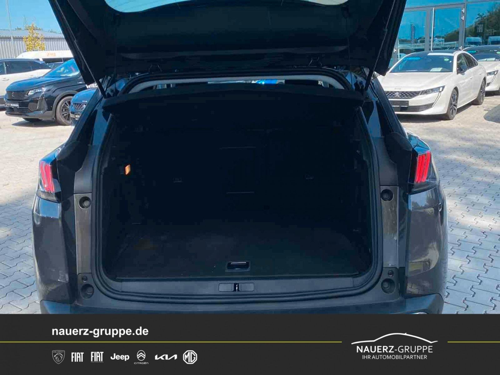 Fahrzeugabbildung Peugeot 3008 Hybrid 225 Roadtrip
