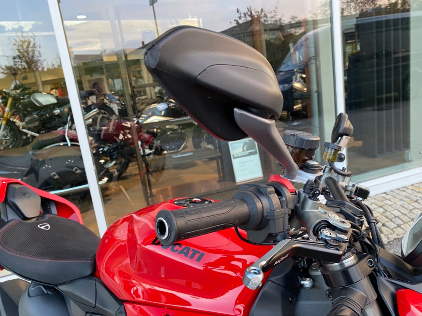 Fahrzeugabbildung Ducati Streetfighter V2