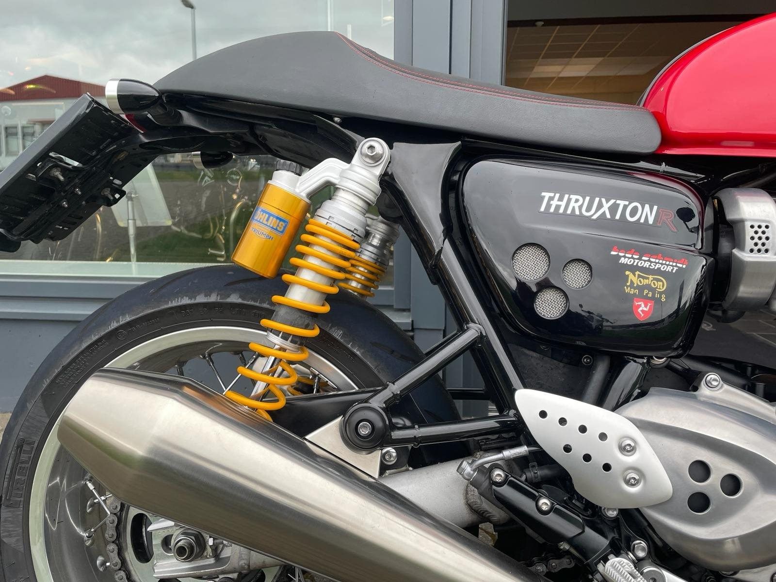 Fahrzeugabbildung Triumph Thruxton 1200R inkl. Halbschale