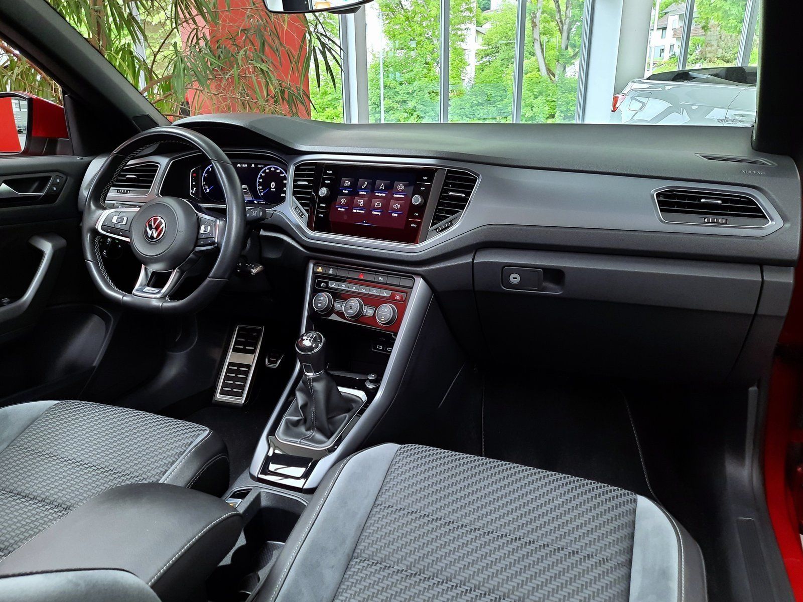 Fahrzeugabbildung Volkswagen T-Roc Cabrio R-Line TSI *AHK*Navi*PDC*ACC*LED*