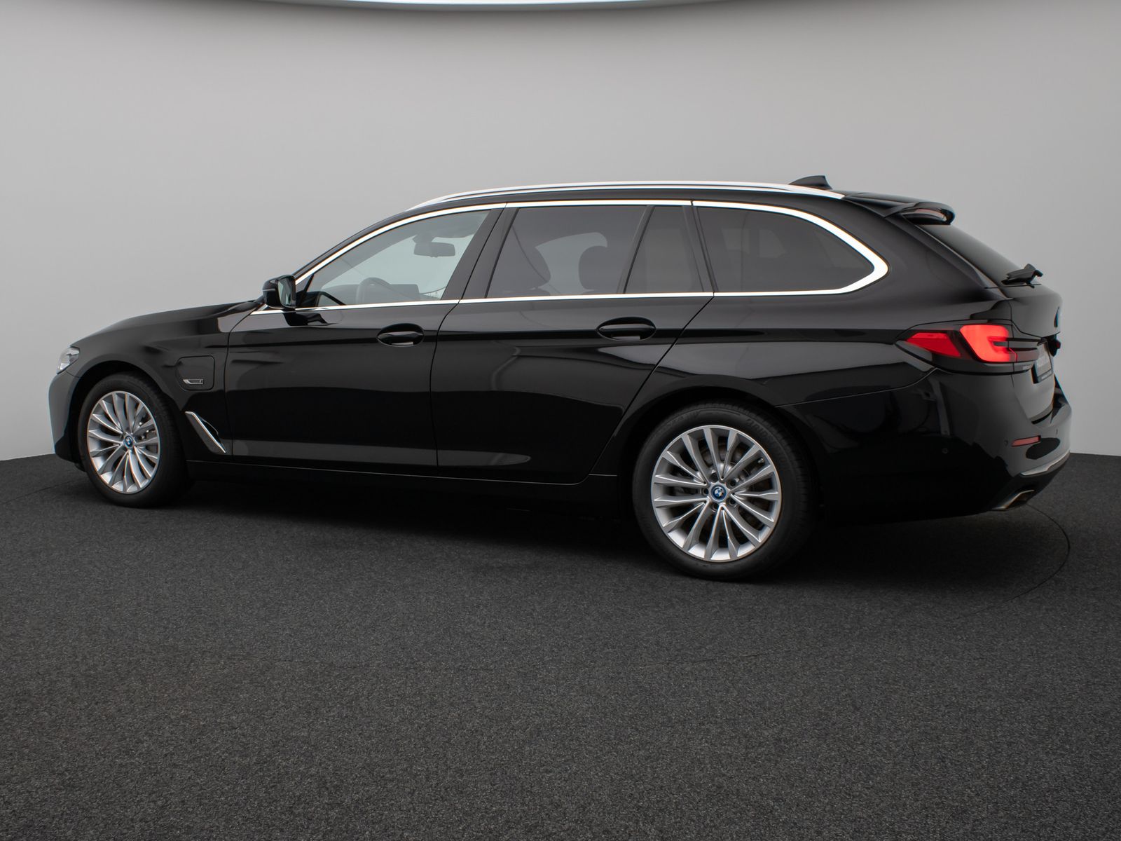 Fahrzeugabbildung BMW 530e Luxury Line Kamera DAB WLAN Alarm Sport AHK