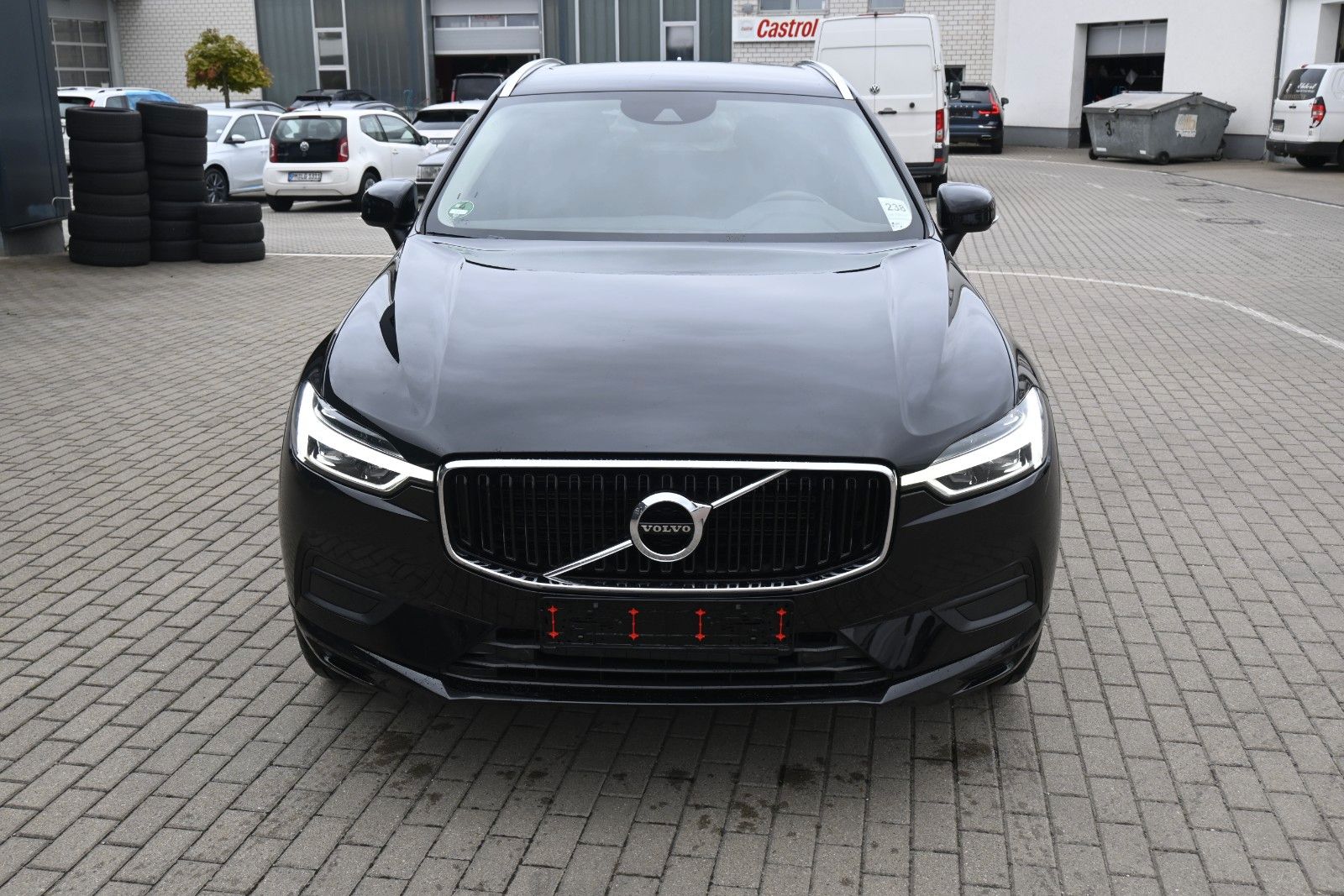 Fahrzeugabbildung Volvo XC60 D4 AWD Momentum *AHK*NAVI*LEDER*LED*
