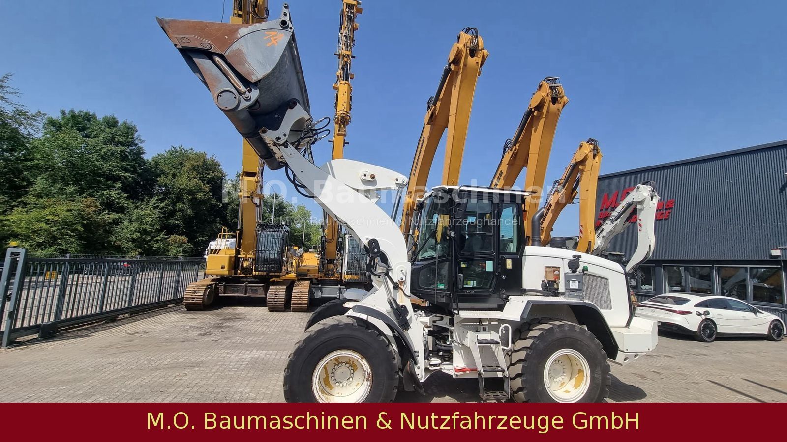 Fahrzeugabbildung CAT 930 M / BSS / AC / Waage / ZSA / Klappschaufel