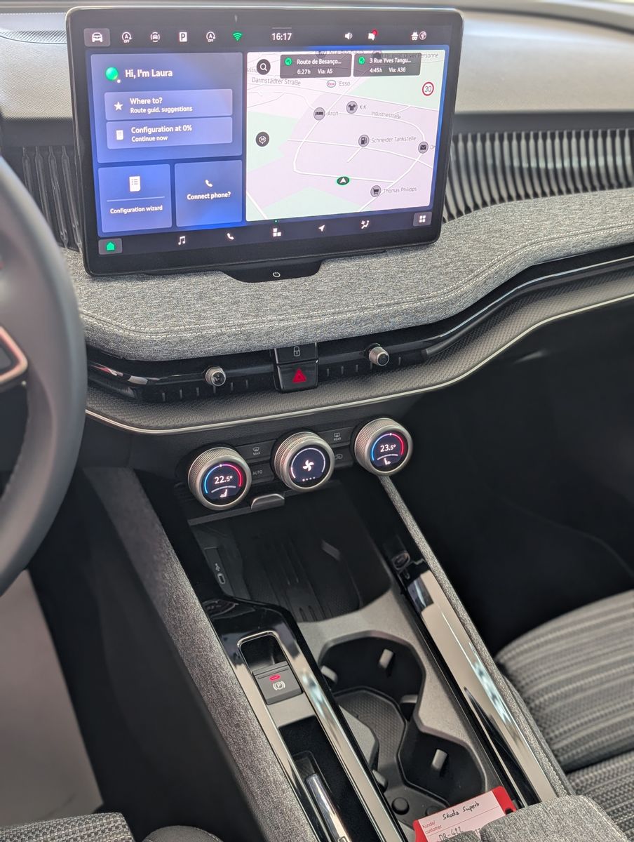 Fahrzeugabbildung SKODA Superb IV 2.0TDI DSG 4x4 MATRIX ACC NEUES MODELL