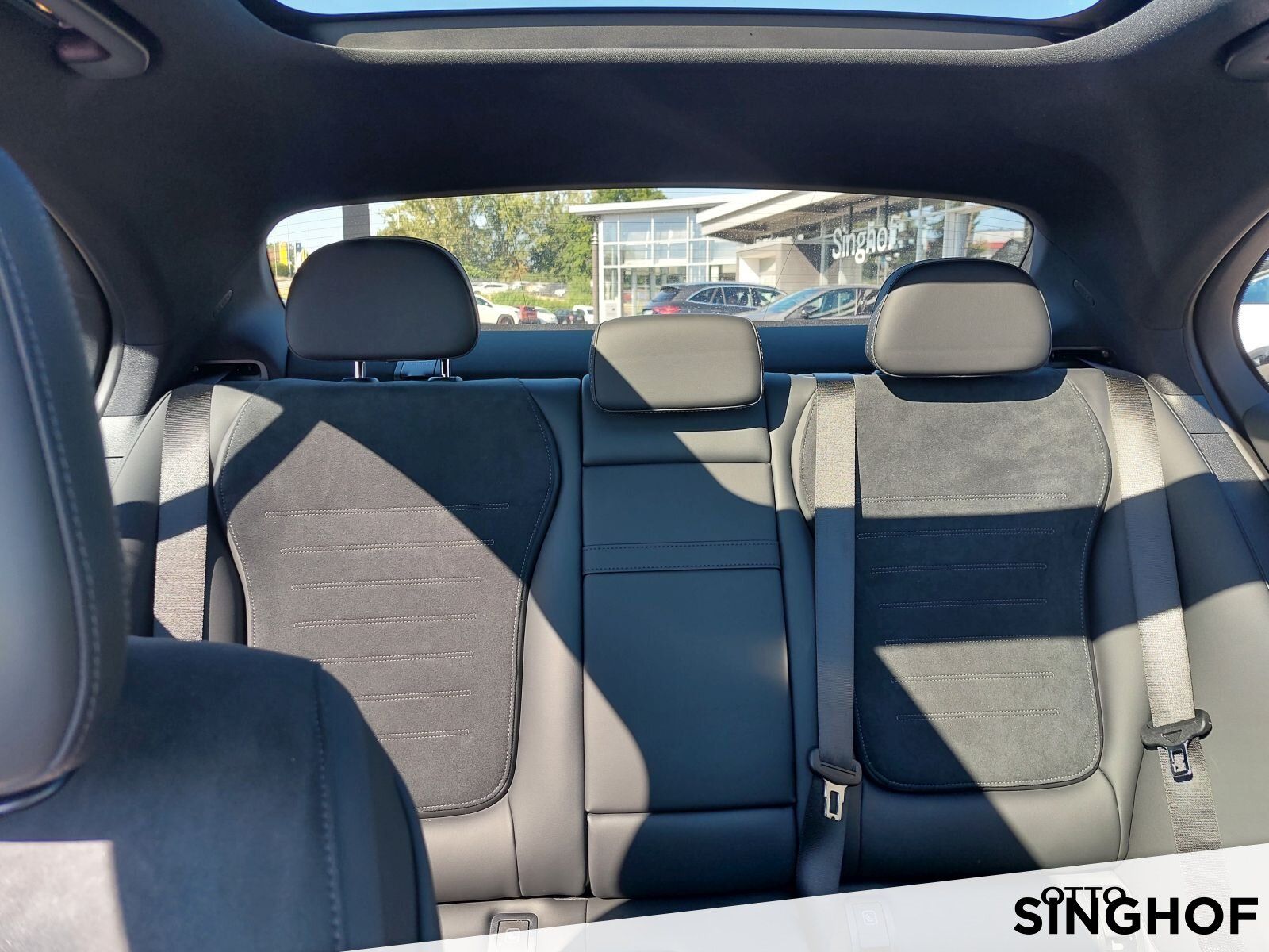 Fahrzeugabbildung Mercedes-Benz C 220 d AMG Pano+AHK+Night+Digital+360°+Distron+