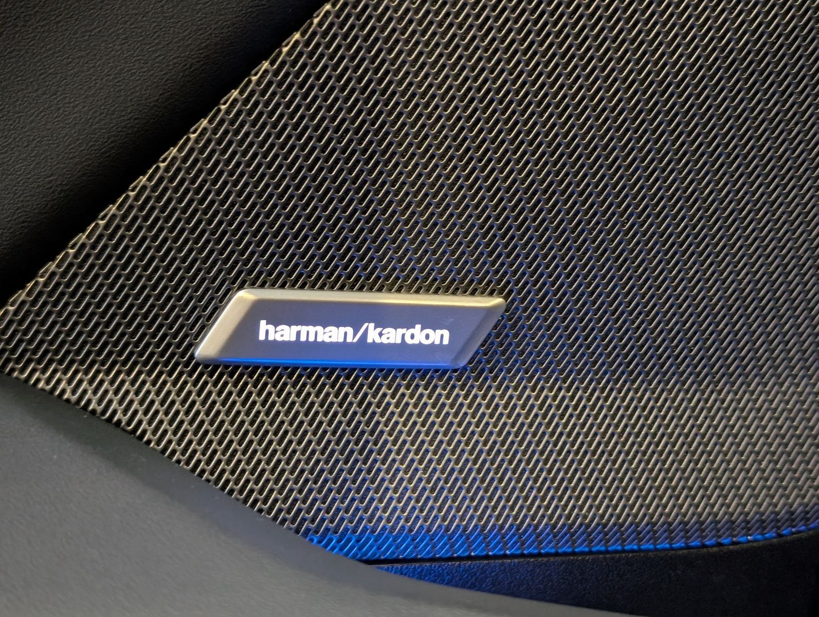 Fahrzeugabbildung BMW 123 i xDrive M-Sport Massag H/K Kamera Pano AHK