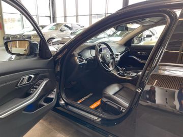 BMW 318d  Touring  Sport Line  *1.HAND*LED*NAVI*PDC*