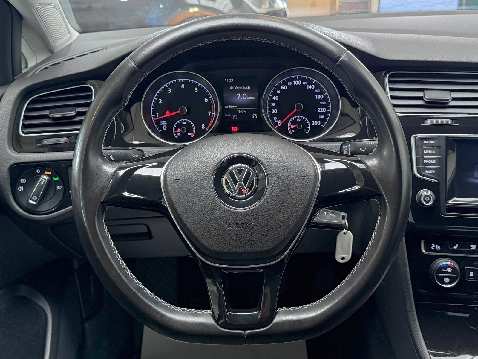 Volkswagen Golf 7 VII Lim. 1.2 TSI BMT CUP Standheizung/1.H