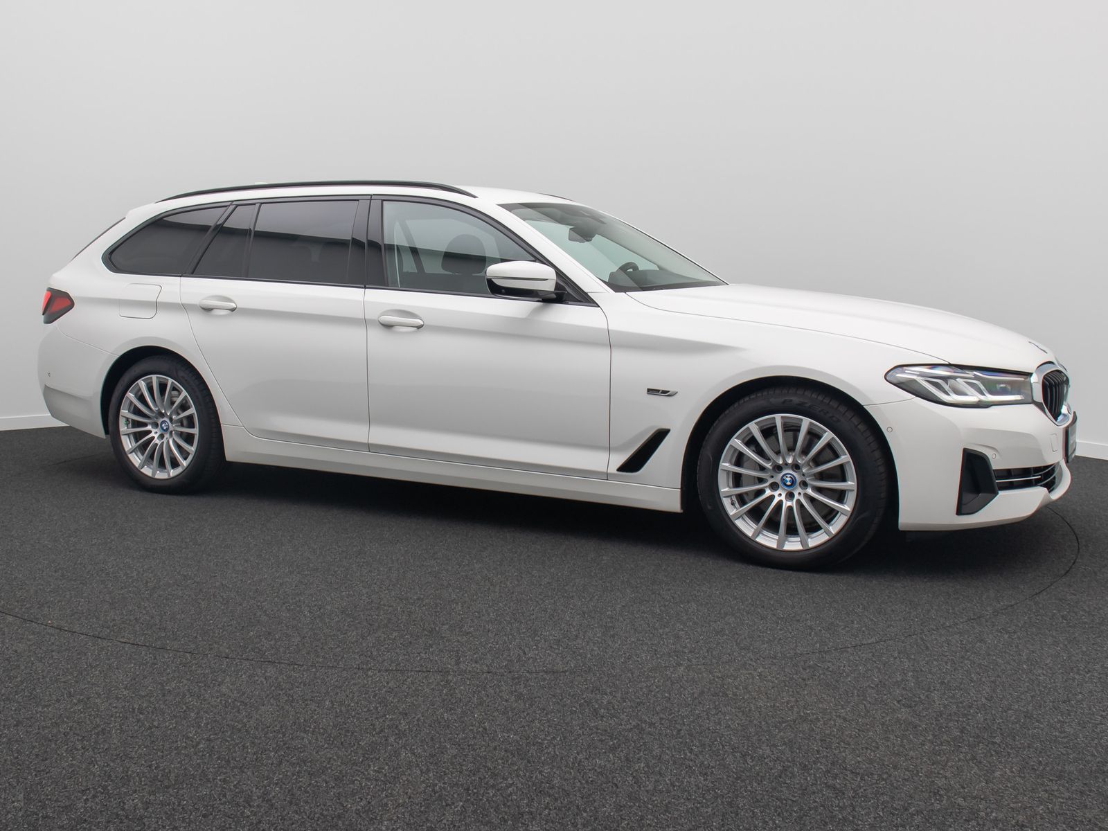 Fahrzeugabbildung BMW 530e 360°Laser HUD DAB HiFi Komfort Alarm Sport