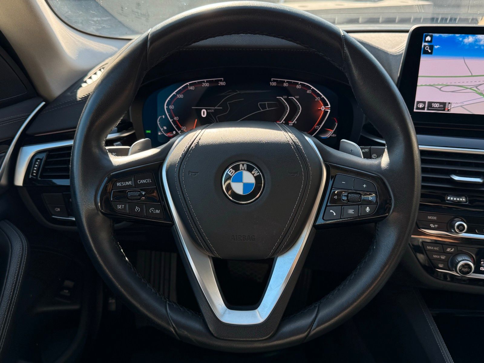 Fahrzeugabbildung BMW 520i Touring Luxury Line Pano Leder HiFi CAM AHK